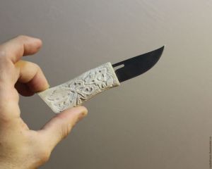 Нож мини резной ритуальный "Два волка" рог лося купить сувенир